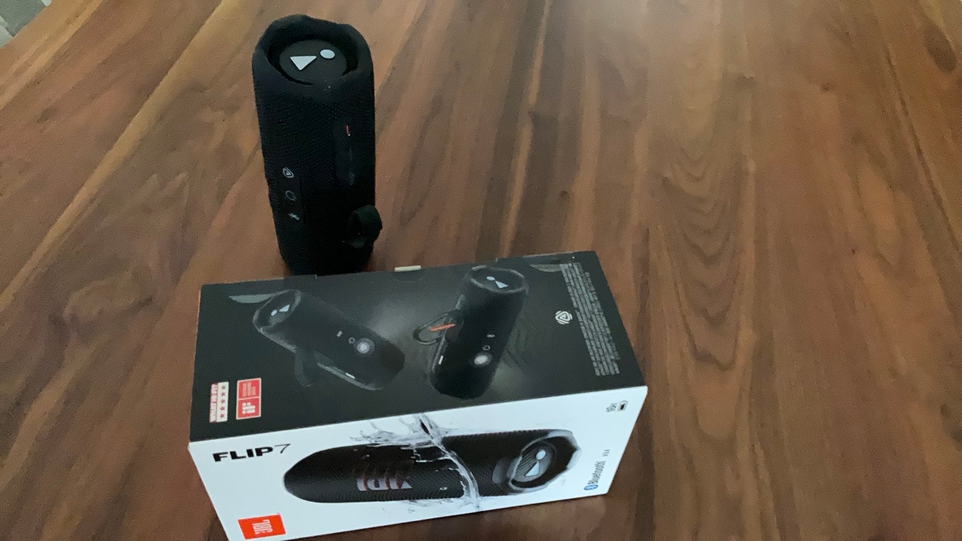 Een hagel nieuwe Jbl Flip 7 Bluetooth speaker