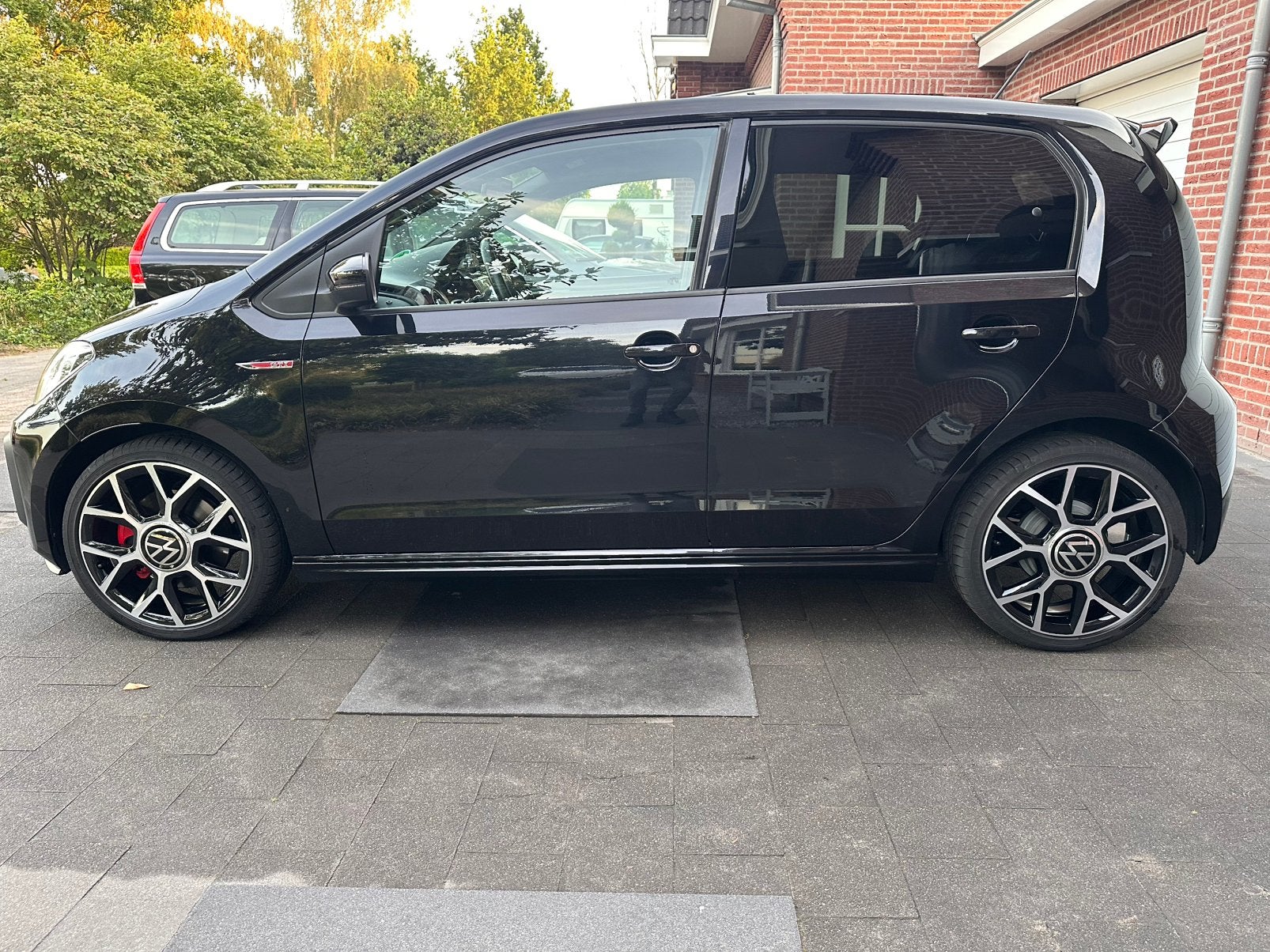 Volkswagen Up! 1.0TSI GTI | Beats | Camera | PDC | Clima, 40 €/maand, 4 stoelen, Zwart, Handgeschakeld