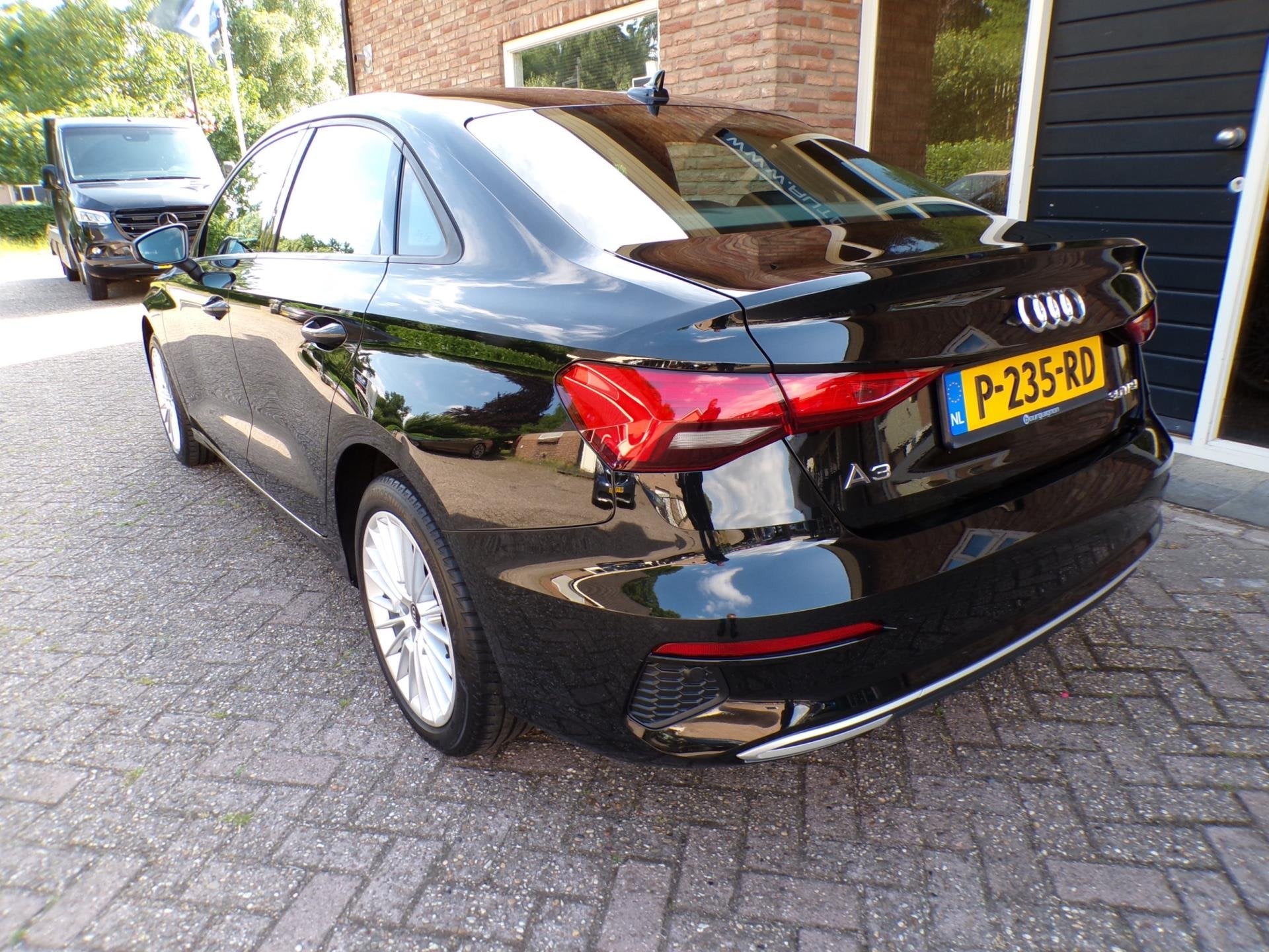 Audi A3 Limousine 30 TFSI S edition, Stof, Gebruikt, Zwart, Bedrijf