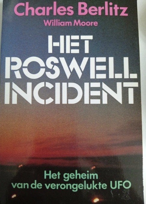 Het Roswell incident, Charles Berlitz en William Moore, Boeken, Ophalen of Verzenden, Zo goed als nieuw, Overige wetenschappen