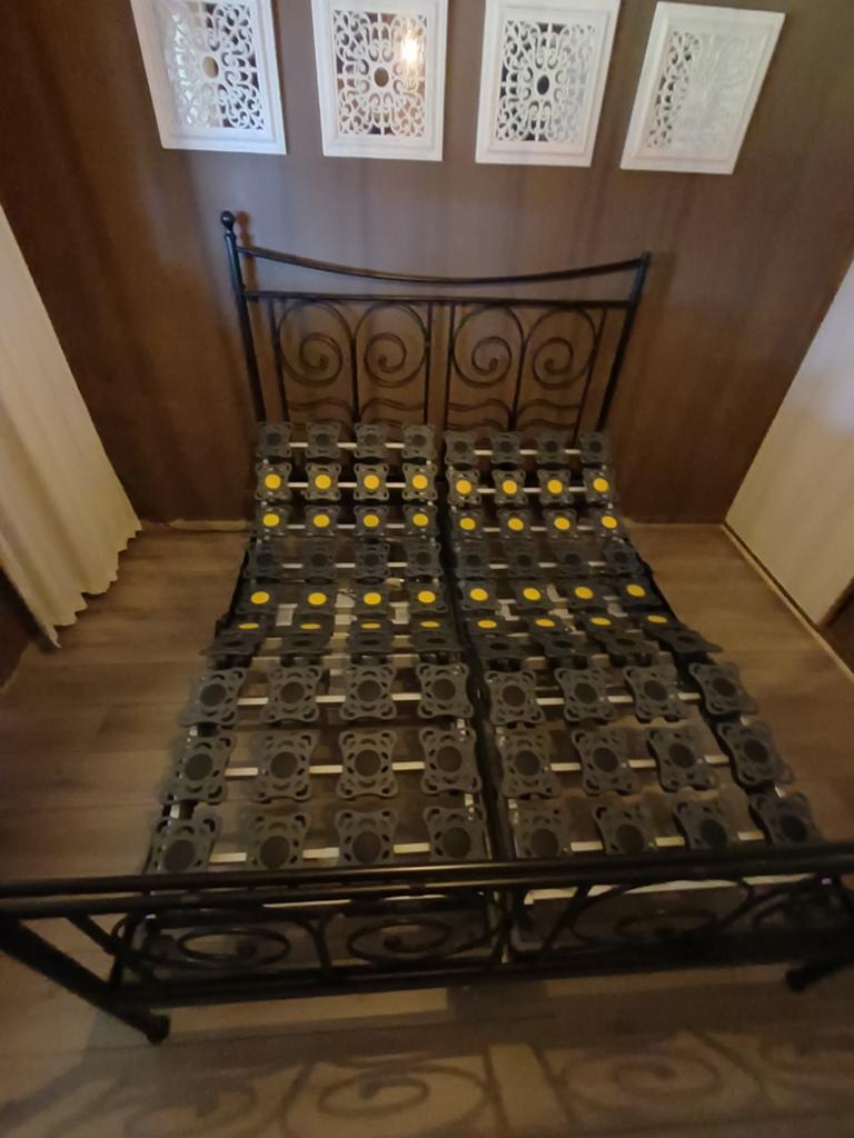 2 x schotelbodem elektrisch verstelbaar, Ophalen, Zo goed als nieuw, Eenpersoons, 80 cm