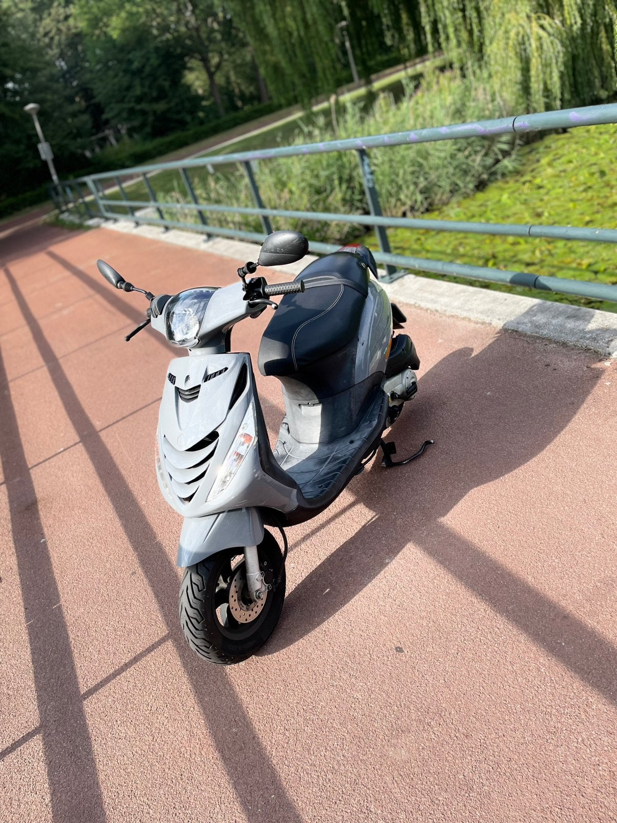 Zip 4takt, Fietsen en Brommers, Scooters | Piaggio, Ophalen of Verzenden, Zo goed als nieuw, Benzine, Zip