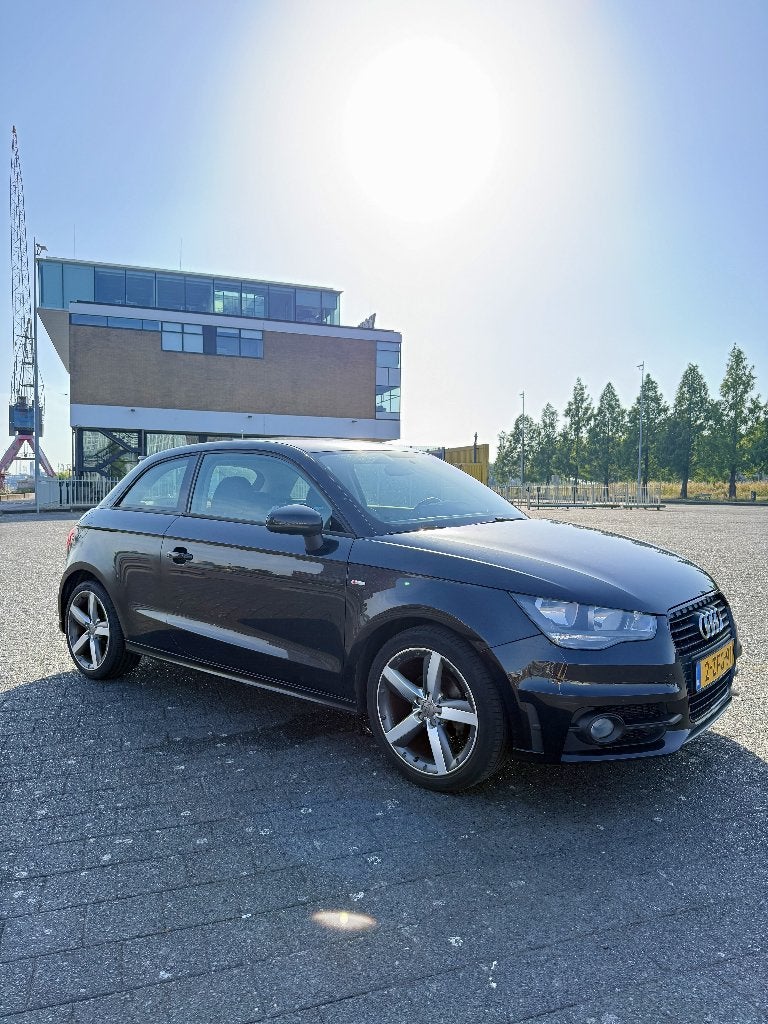 Audi A1 1.2 Tfsi 63KW 2013 Zwart, Auto's, Audi, Voorwielaandrijving, Zwart, 4 cilinders, 4 stoelen