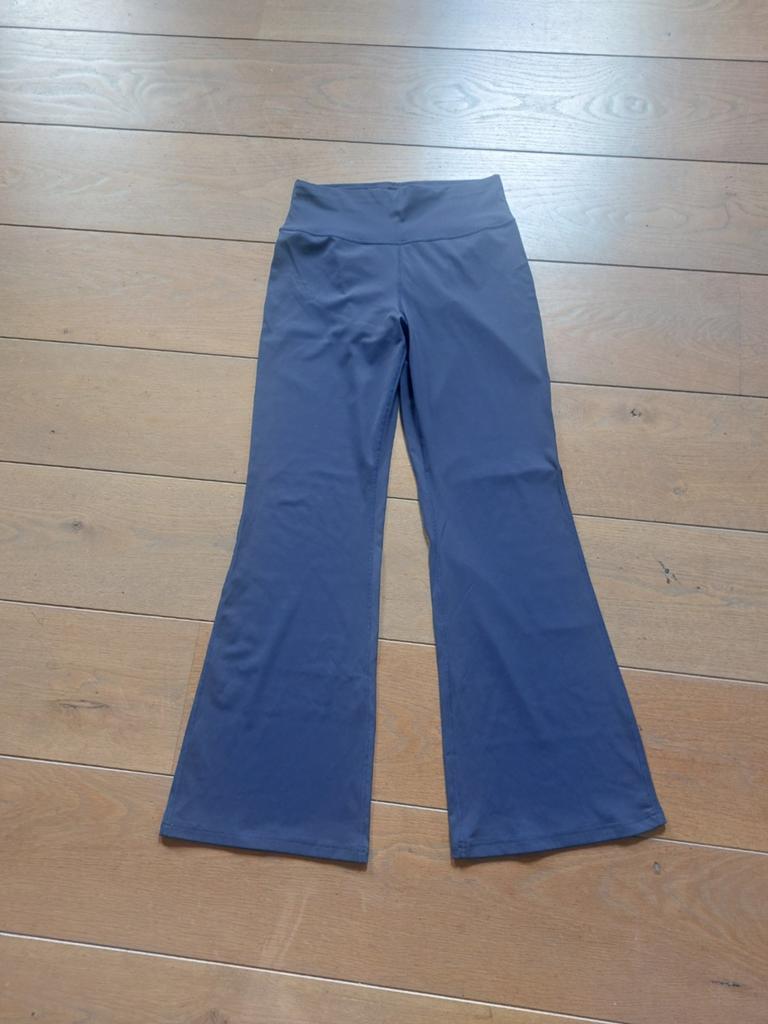 Nieuwe yogabroek met uitlopende pijpen, Kleding | Dames, Blauw, Maat 42/44 (L), Nieuw, Ophalen of Verzenden