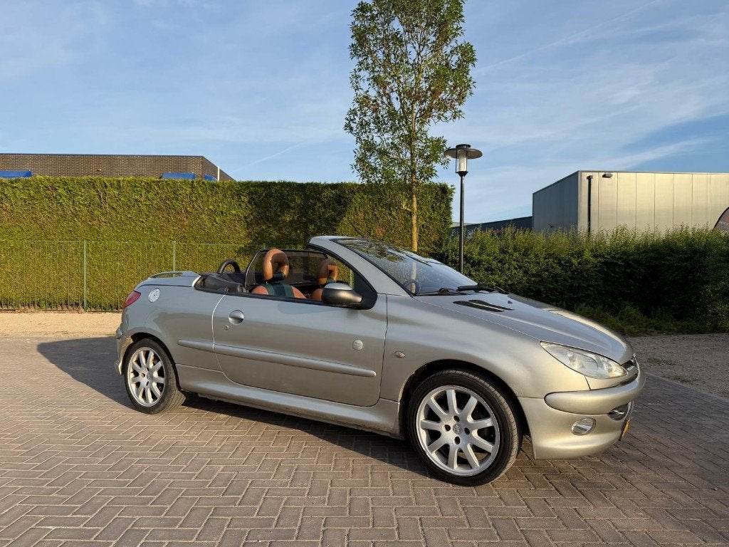 Peugeot 206 1.6 16V CC 2003, Voorwielaandrijving, Cabriolet, 4 stoelen, 49 €/maand