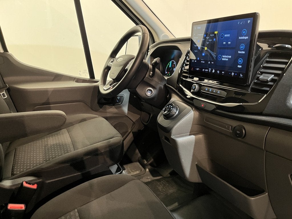 Ford E-Transit 390 (3500 kg) L2H2 Trend 68 kWh / 100% Elektr, Auto's, Bestelauto's, Automaat, Gebruikt, Zwart, Met garantie (alle)