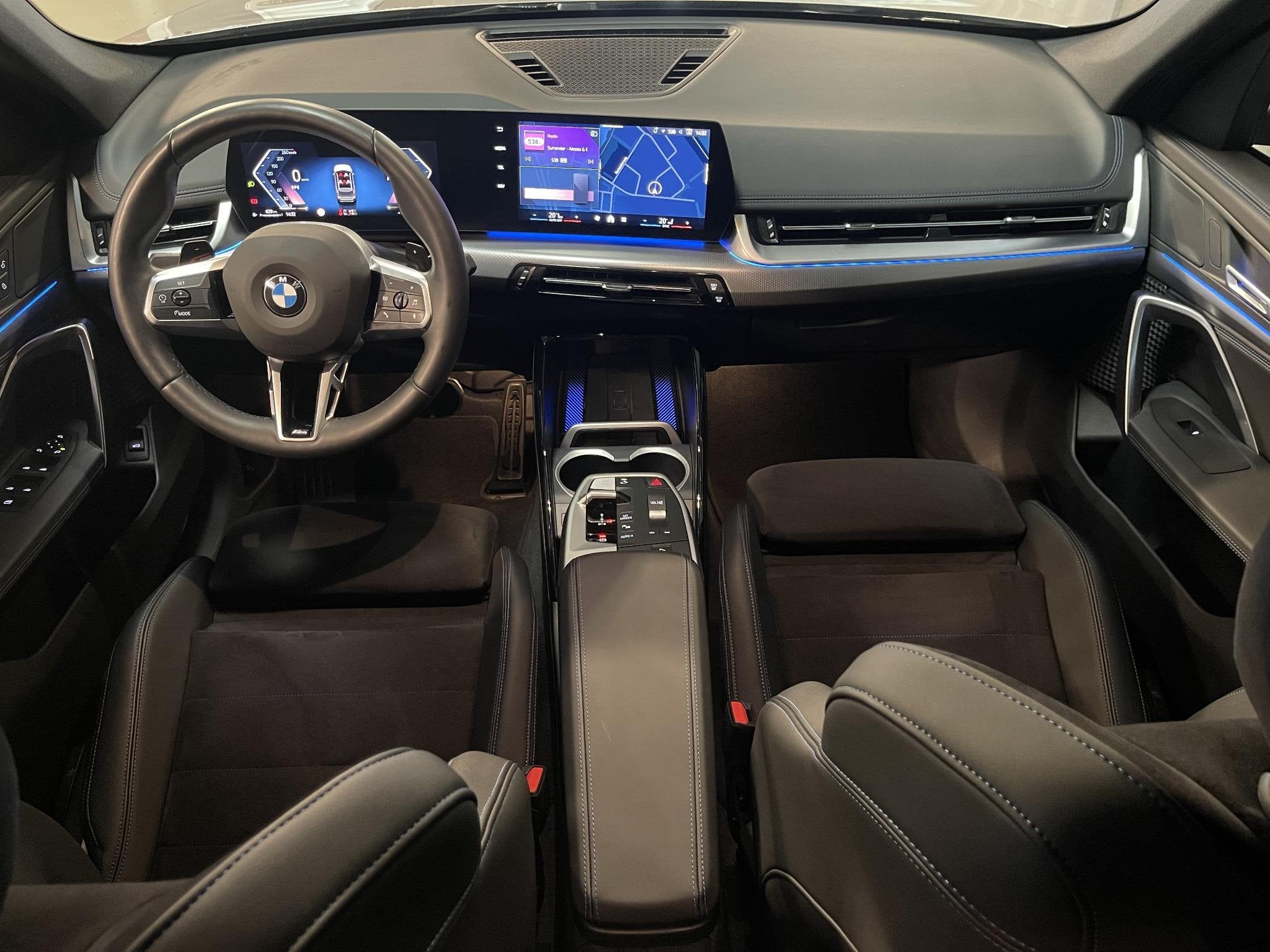 BMW X1 sDrive18i M Sport Shadow Line 18"/Sportstoelen/Keyles, Auto's, Dealer onderhouden, Euro 6, Bedrijf, Automatische klimaatregeling