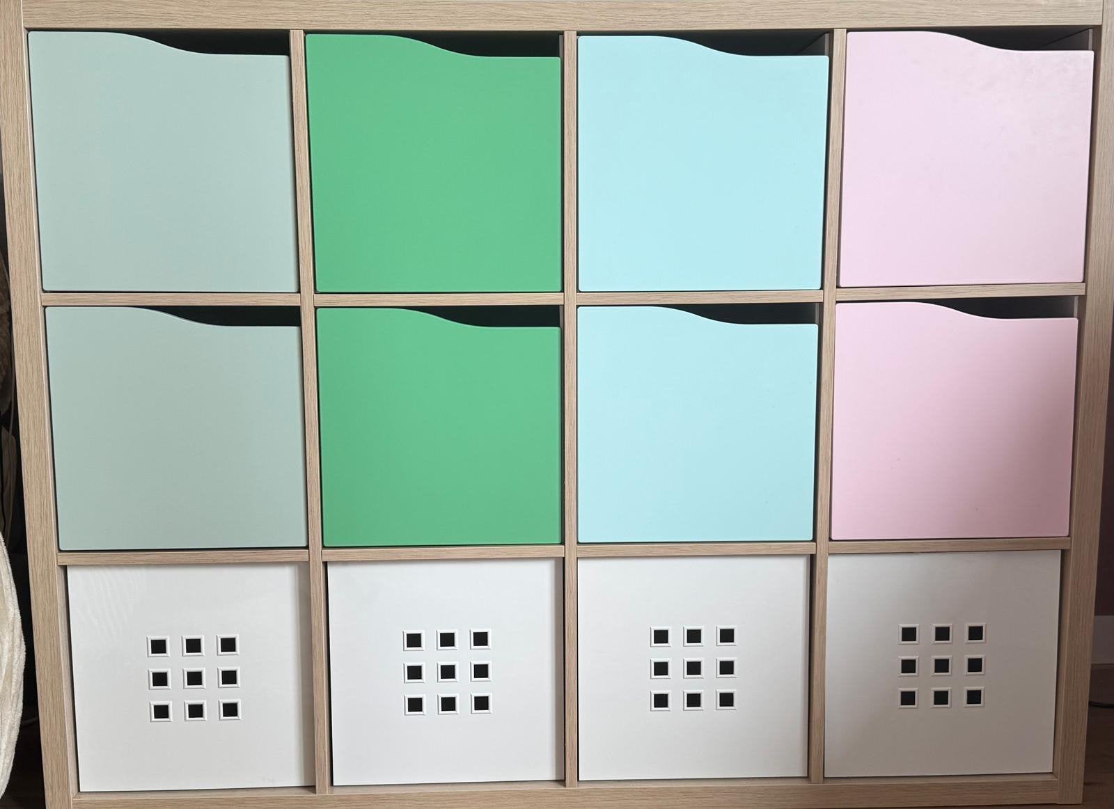 Kallax kast met vrolijk gekleurde deurtjes, Ophalen, Zo goed als nieuw