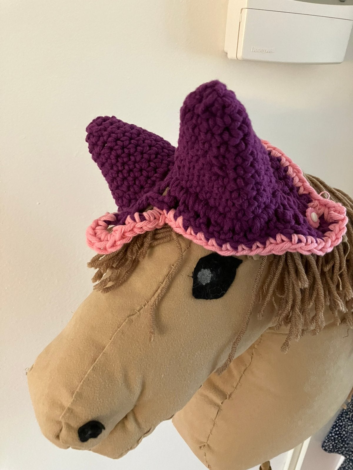 Paars oornetje voor hobby horse, Ophalen of Verzenden, Nieuw