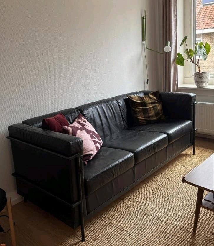 Zwarte leren Harvink Cassina driezitsbank Le Corbusier stijl, Huis en Inrichting, Ophalen, Gebruikt, Modern, Industrieel, Le Corbusier stijl