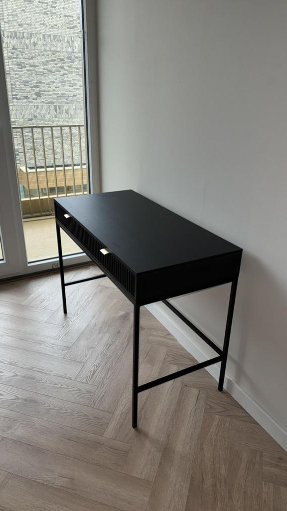 Zwarte Kaptafel Navil van Meubella in Nieuwstaat, Huis en Inrichting, Tafels | Sidetables, 100 tot 150 cm, Ophalen of Verzenden