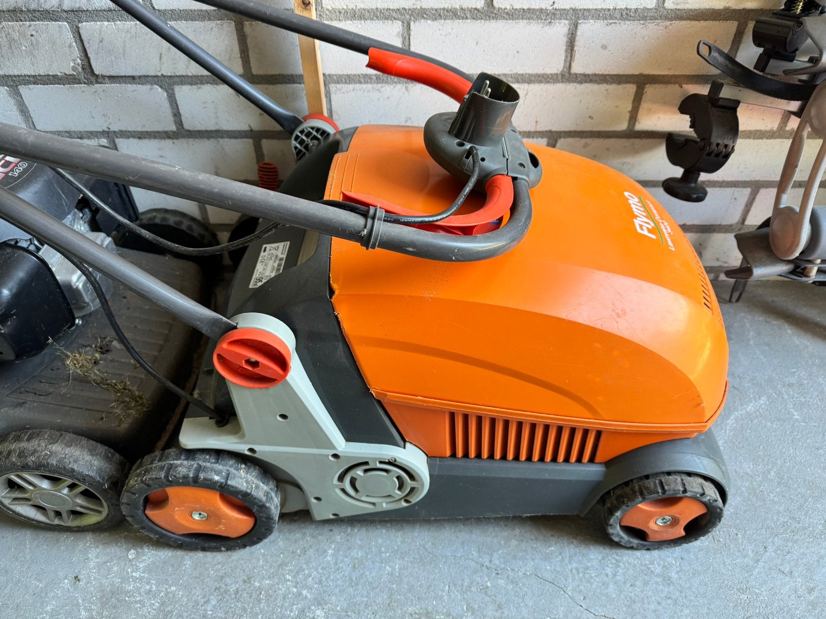 flymo lawnrake compact 3400 verticuteermachine, Ophalen, Zo goed als nieuw, Elektrisch