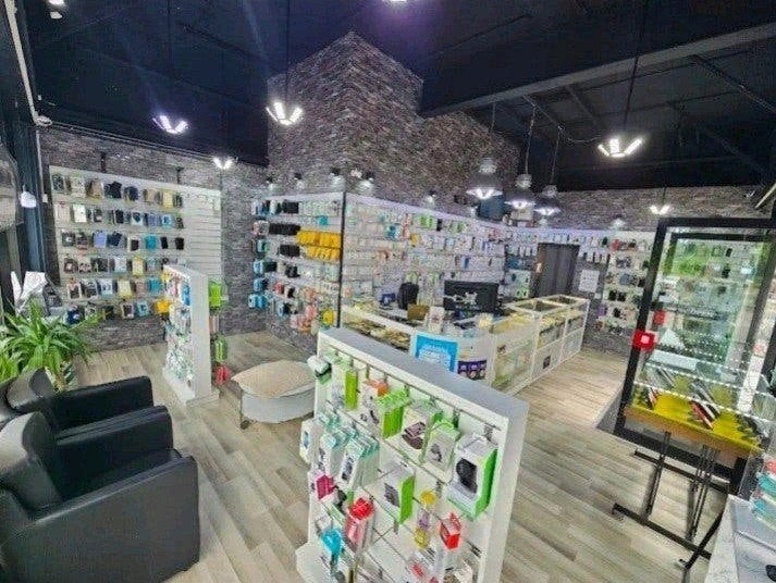 Foto 2 van RJ Smartphone Lelystad
iPhones & Samsung Galaxy Met Garantie