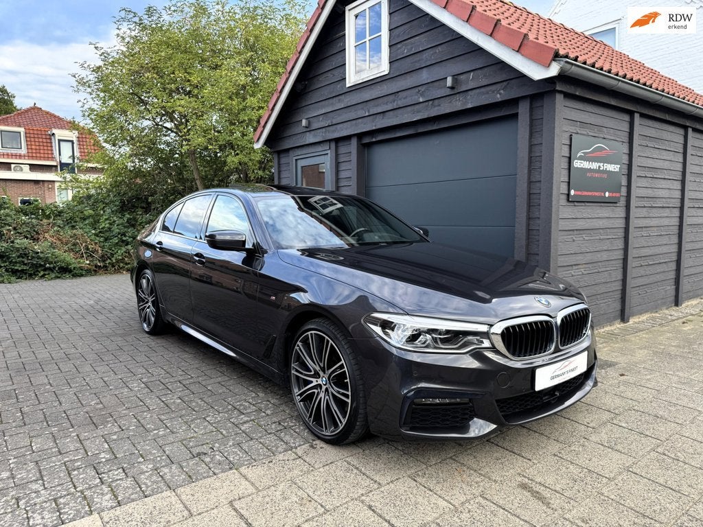BMW 5-serie 540i High Executive| M SPORT| CARPLAY| ACC| HUD, Auto's, Automaat, Dealer onderhouden, Gebruikt, 340 pk