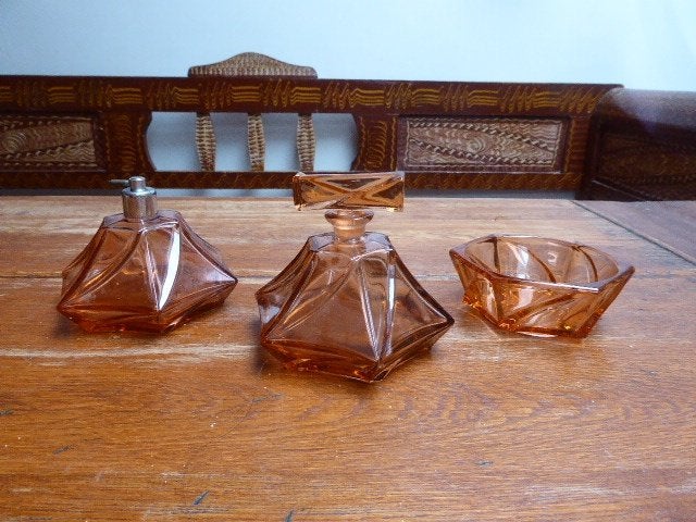 Art deco persglazen 3-delige toilet set, rosaline, Antiek en Kunst, Antiek | Glas en Kristal, Ophalen of Verzenden