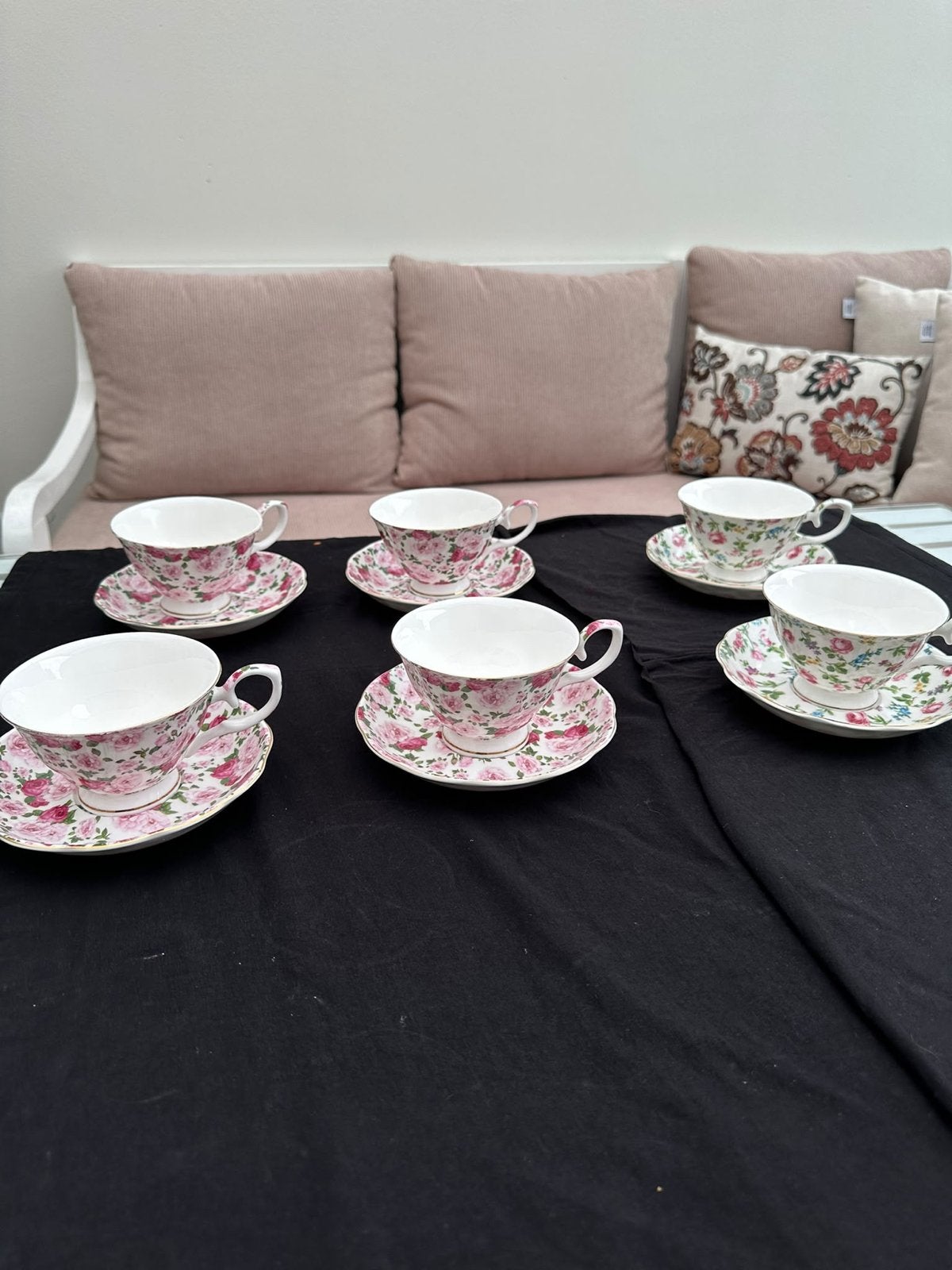 6 Douwe Egberts koffiekopjes met bloemenmotief, Huis en Inrichting, Overige merken, Vintage, Ophalen of Verzenden, Zo goed als nieuw