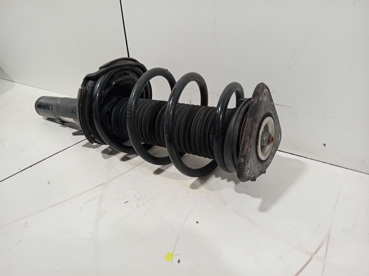 Veerpoot links voor Volvo V40, Auto-onderdelen, Onderdelen@venauto.nl, Van der Ven Autorecycling B.V., Gebruikt, Ettenseweg 76, 4706 PB Roosendaal, The Netherlands
