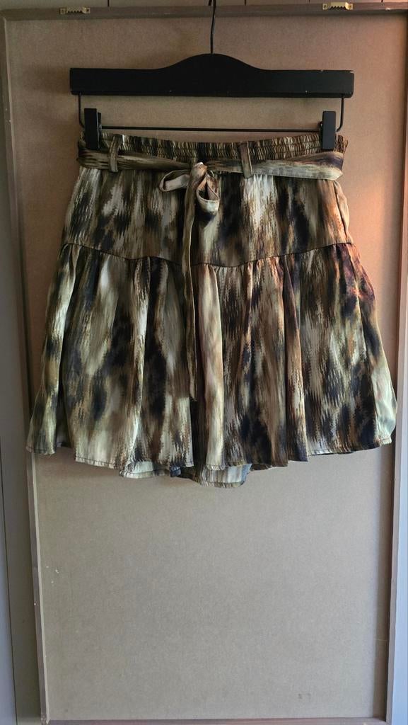 Harper & Yve shortje maat m, Maat 38/40 (M), Kort, Beige, Ophalen of Verzenden