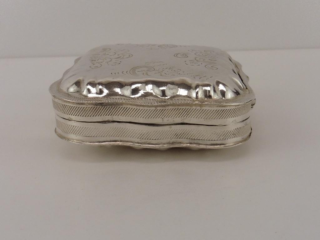 Zilveren pillendoosje                                    Z17, Antiek en Kunst, Ophalen of Verzenden, Zilver