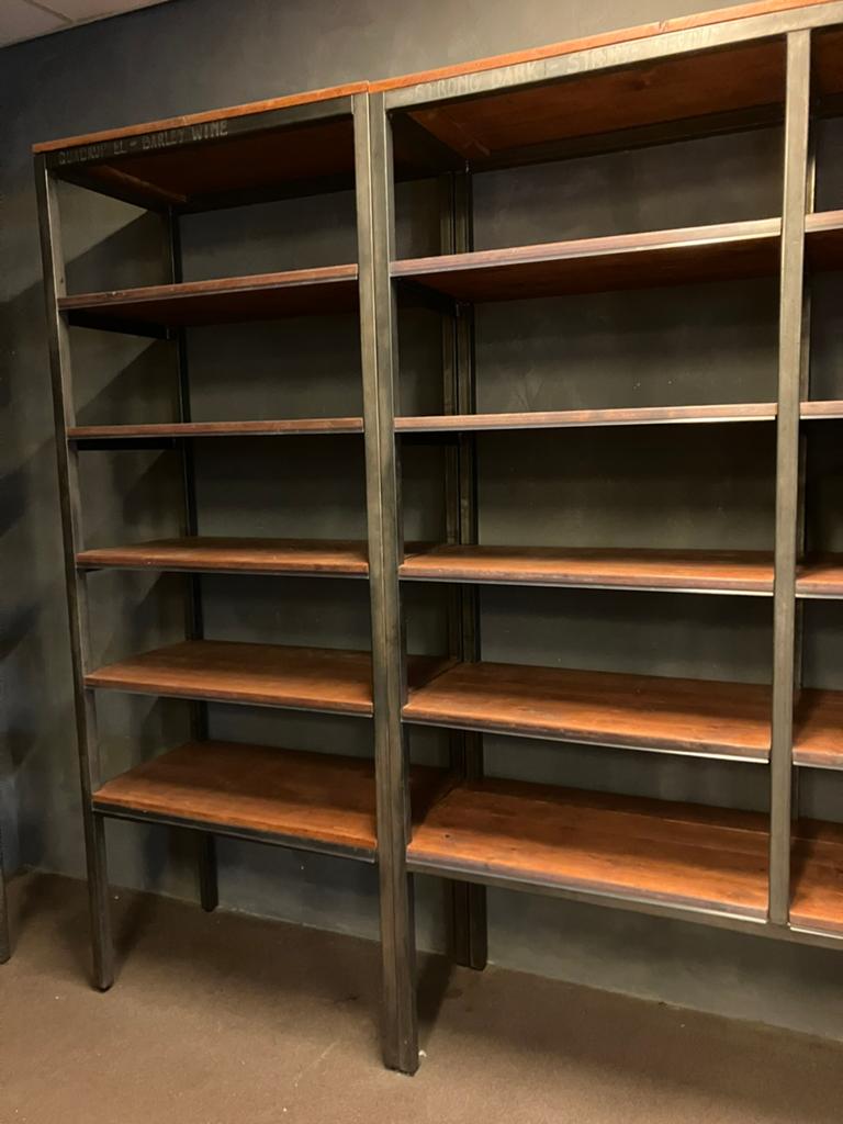 Prachtig Stalen rek/kast, industriëel, winkelinterieur, Ophalen of Verzenden, Zo goed als nieuw