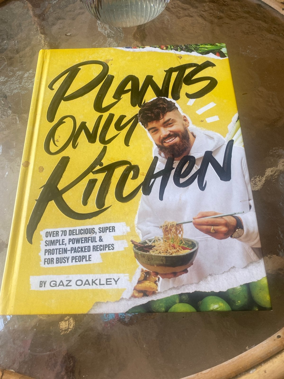 Plants Only Kitchen - Gaz Oakley (Vegan Kookboek), Hoofdgerechten, Ophalen of Verzenden, Zo goed als nieuw, Gezond koken