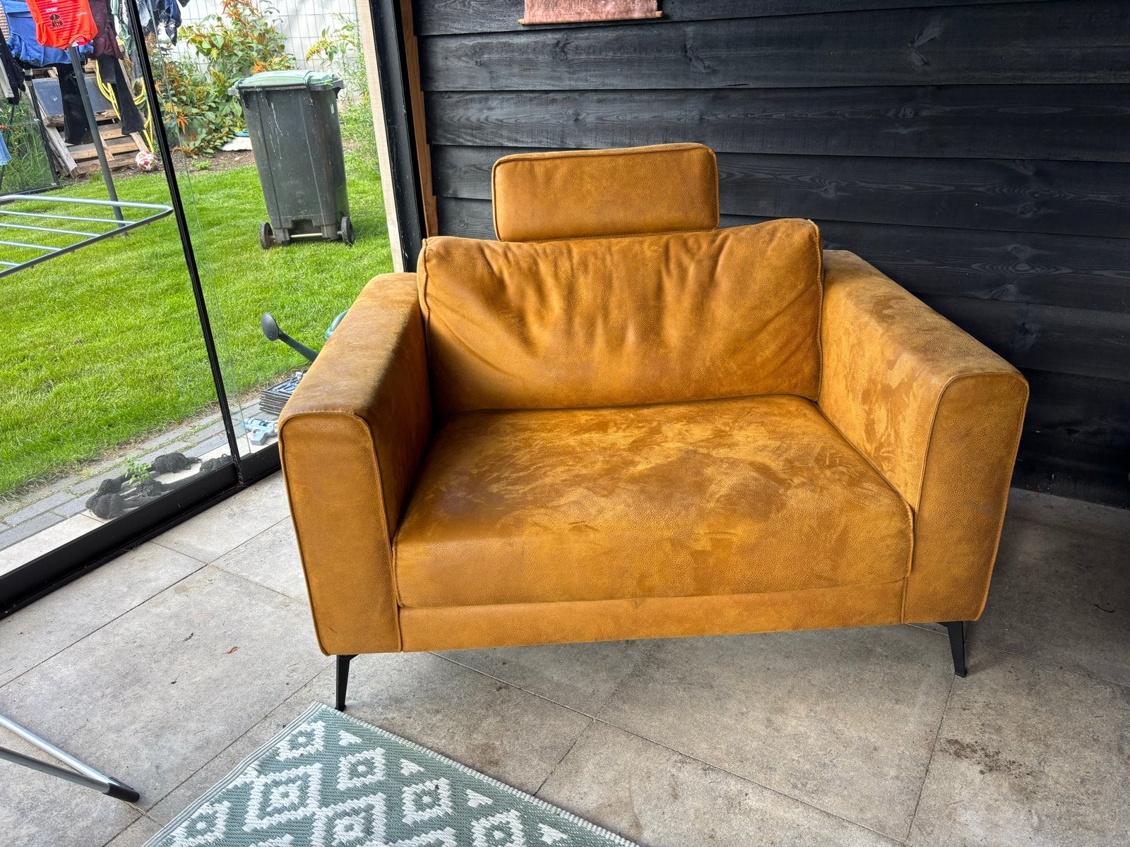 Comfortabele Love Seat - Okergeel, Ophalen, 75 tot 100 cm, Zo goed als nieuw, 100 tot 125 cm