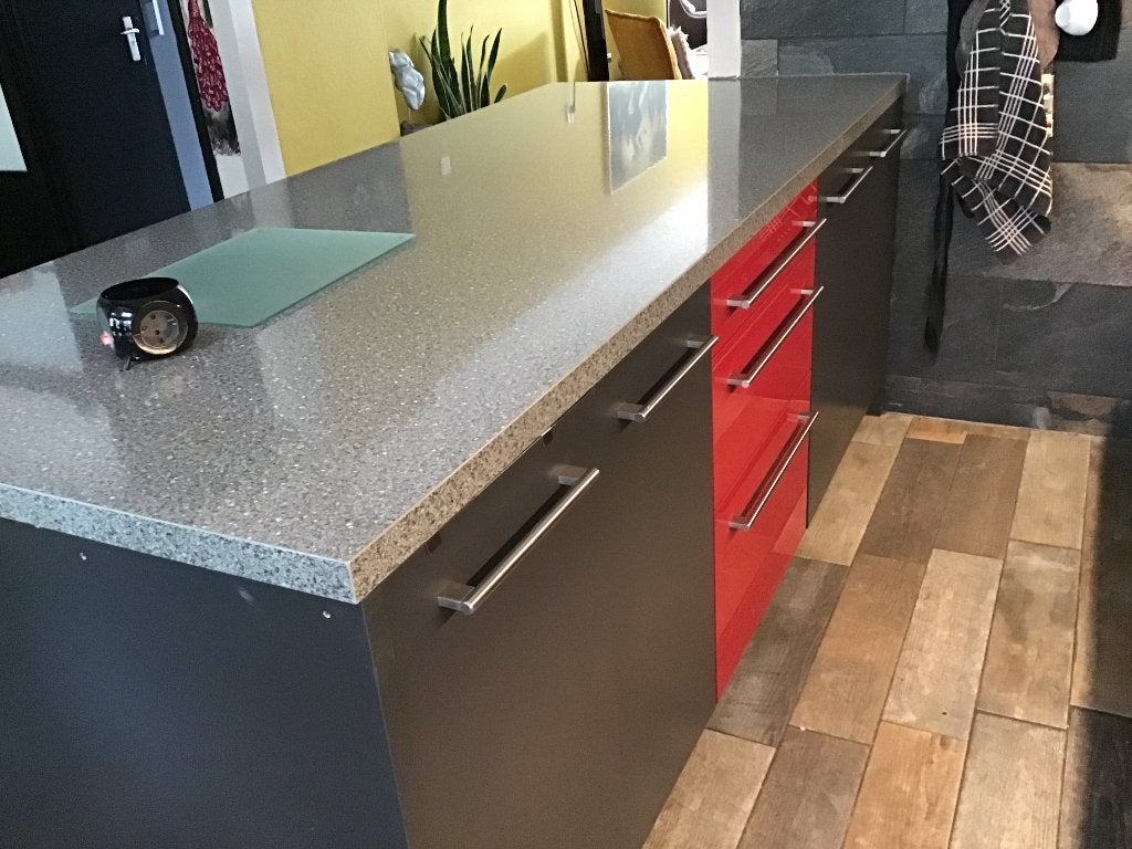 Foto 3 van Nette antraciet/rode keuken met toebehoren!