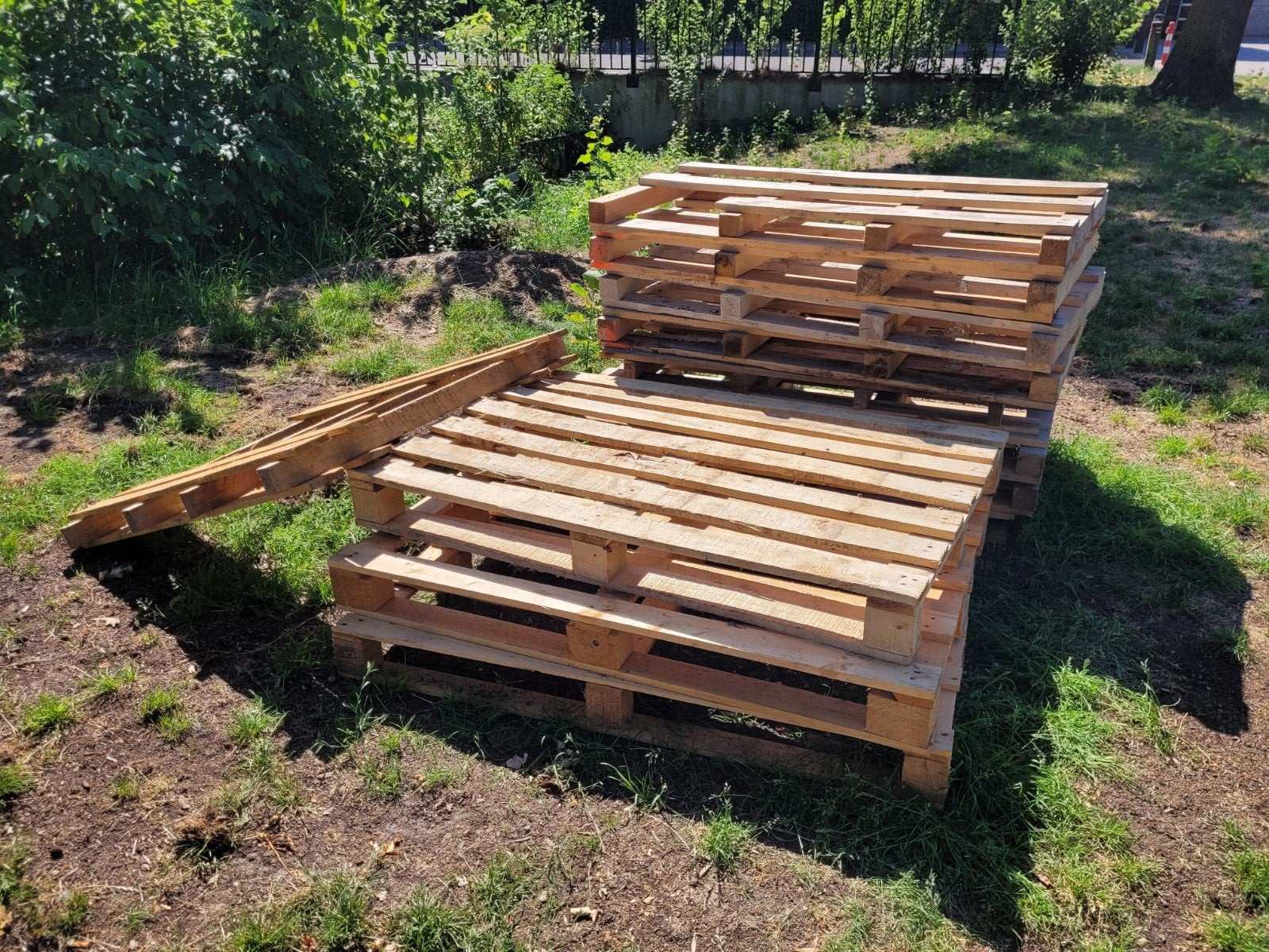 Gratis pallets af te halen., Gebruikt, Ophalen of Verzenden, 50 mm of meer, Pallet