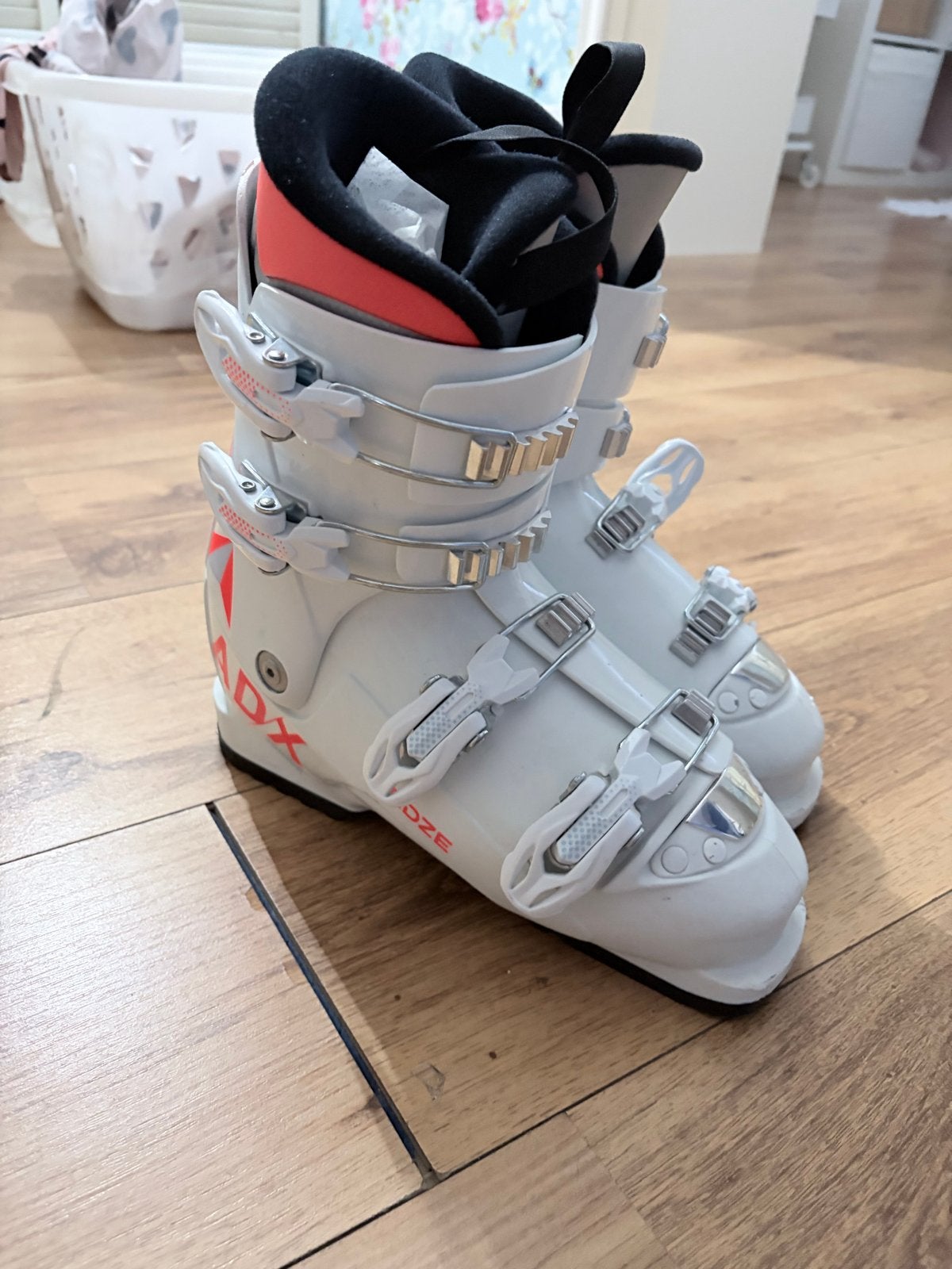 Zgan Witte Wedze ADX Junior skischoenen - maat 24/24.5, Overige merken, Schoenen, Nieuw, Ophalen of Verzenden