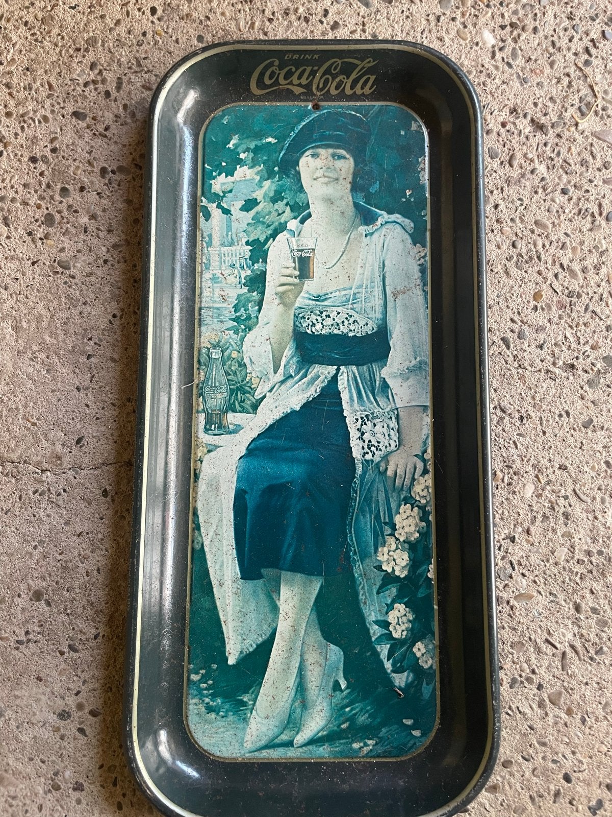 Vintage Coca-Cola Dienblad - Dame met drankje, Gebruikt, Ophalen of Verzenden, Dienblad, Rechthoekig