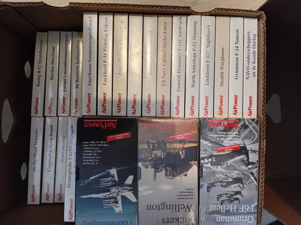 AirPower De Agostini Collectie - Compleet met mappen, Ophalen, Gebruikt