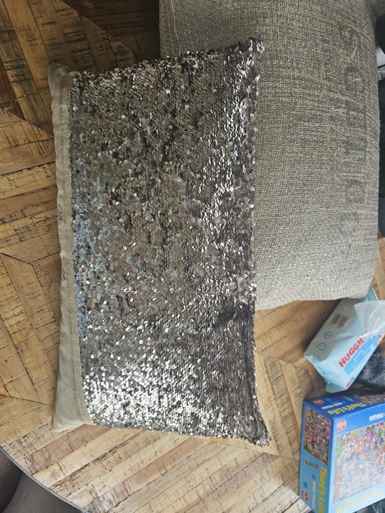 Riviera Maison kussen met pailletten, Ophalen of Verzenden, Gebruikt, Grijs, Rechthoekig