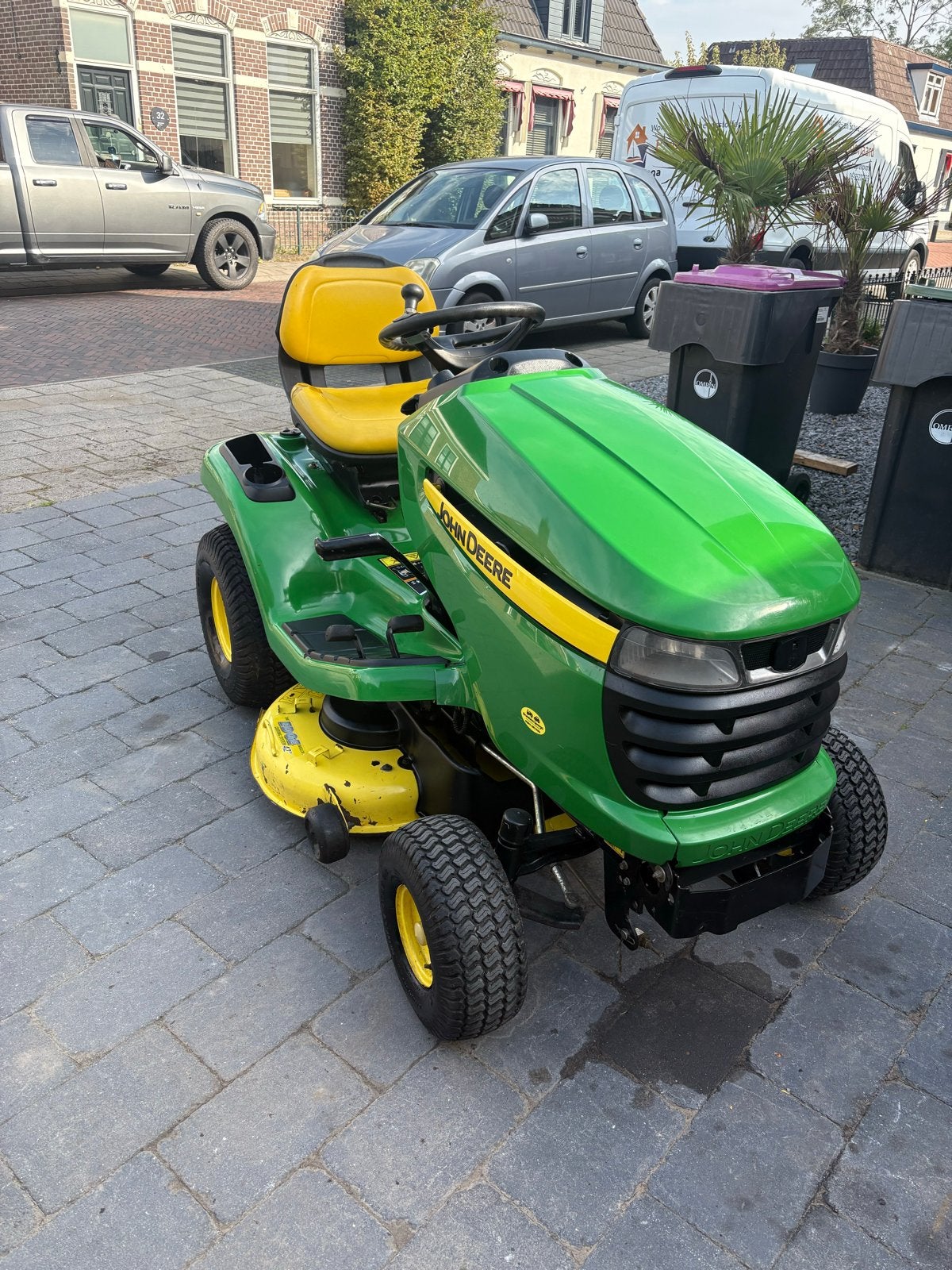 John Deere X300 Zitmaaier - Perfect voor Grote Gazons, Tuin en Terras, Cirkelmaaier, Gebruikt, Elektrische starter, Ophalen of Verzenden