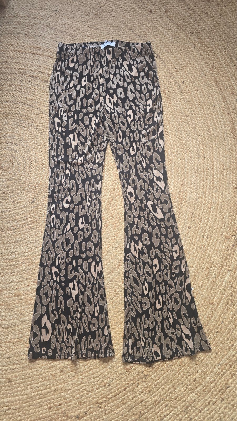 Nieuwe Flared Broek met Luipaardprint - Maat L, Bruin, Maat 42/44 (L), Nieuw, Ophalen of Verzenden