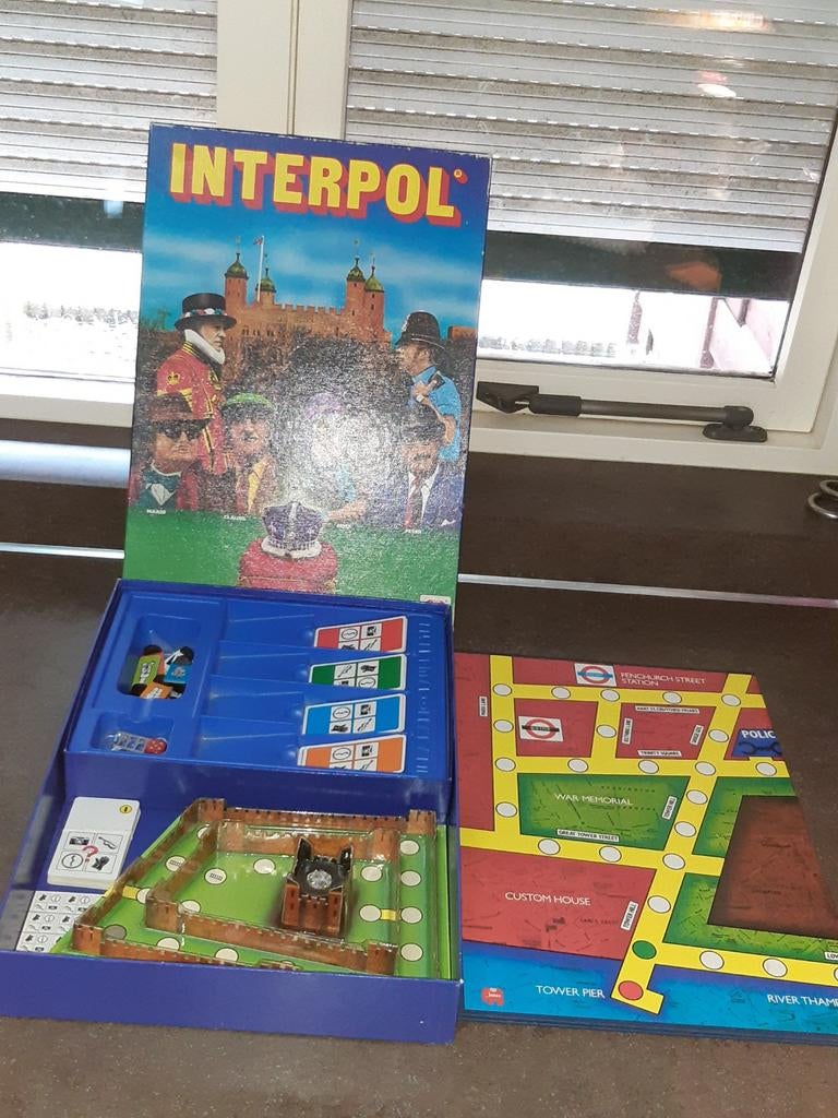 Interpol 1977 uitmuntende staat Jumbo, Hobby en Vrije tijd, Gezelschapsspellen | Bordspellen, Ophalen of Verzenden, Zo goed als nieuw