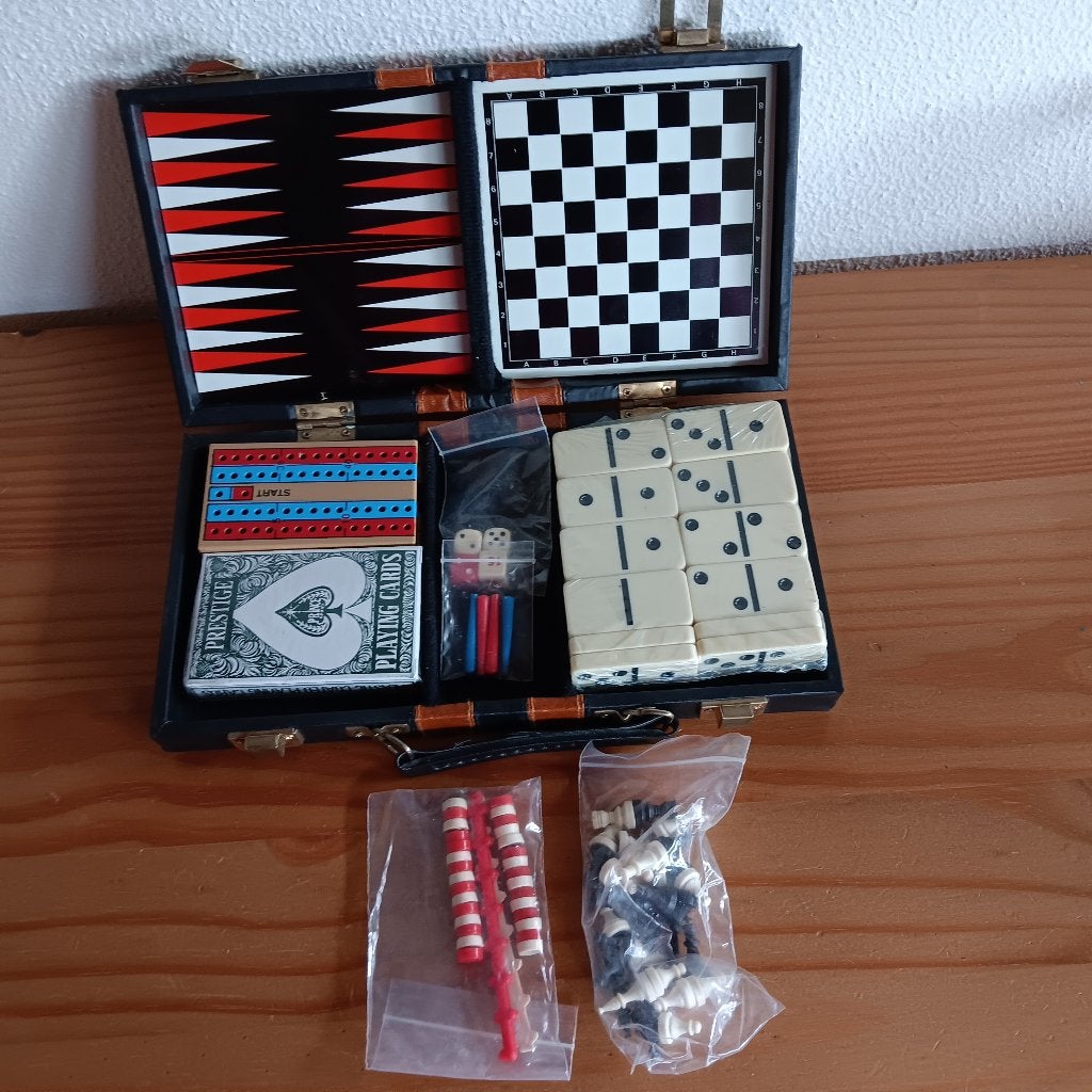 Diverse Spellen Set: Backgammon, Schaken, Domino, Kaarten, Een of twee spelers, Ophalen of Verzenden, Zo goed als nieuw, Diverse