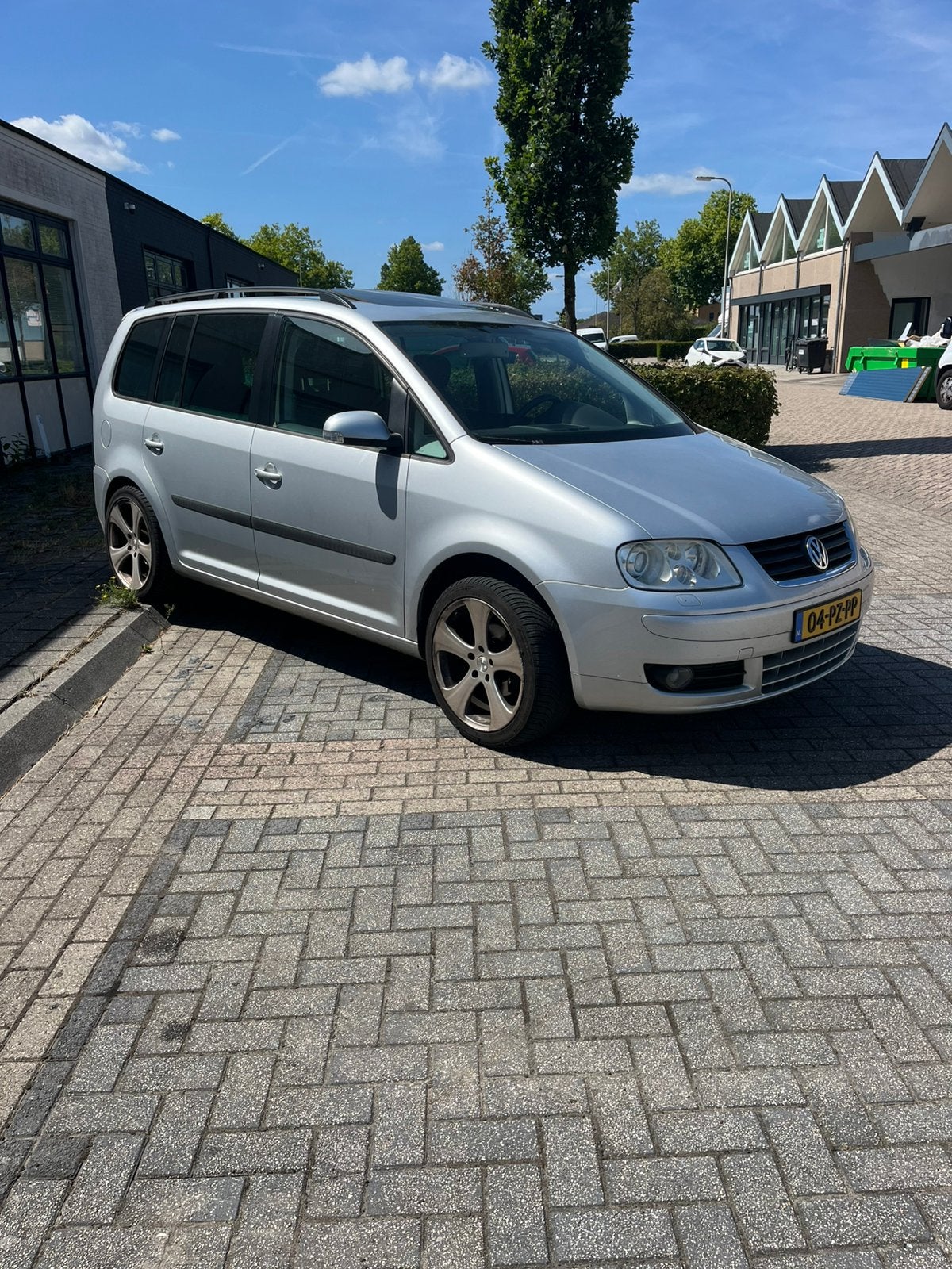 Volkswagen Touran 1.6 85KW 2005 Grijs VASTE PRIJS!!!, Euro 5, Stof, 4 cilinders, Origineel Nederlands