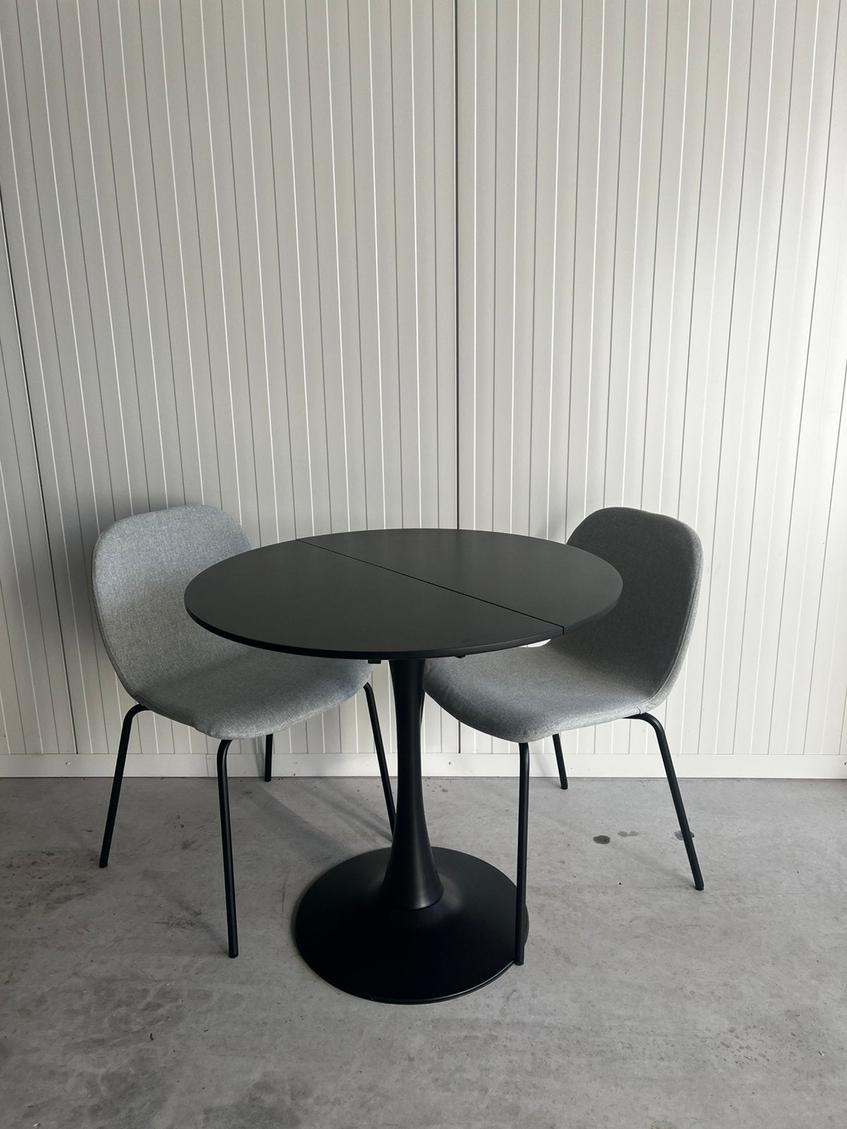 Karlpetter stoelen + tafel, Ophalen, Zo goed als nieuw, Rond, 50 tot 100 cm