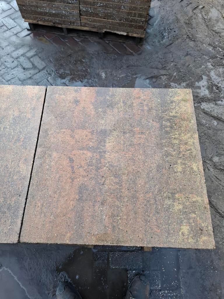 20m² 60x60 tegel rood genuanceerd, gebruikt,op pallet, Ophalen of Verzenden, Beton, Terrastegels