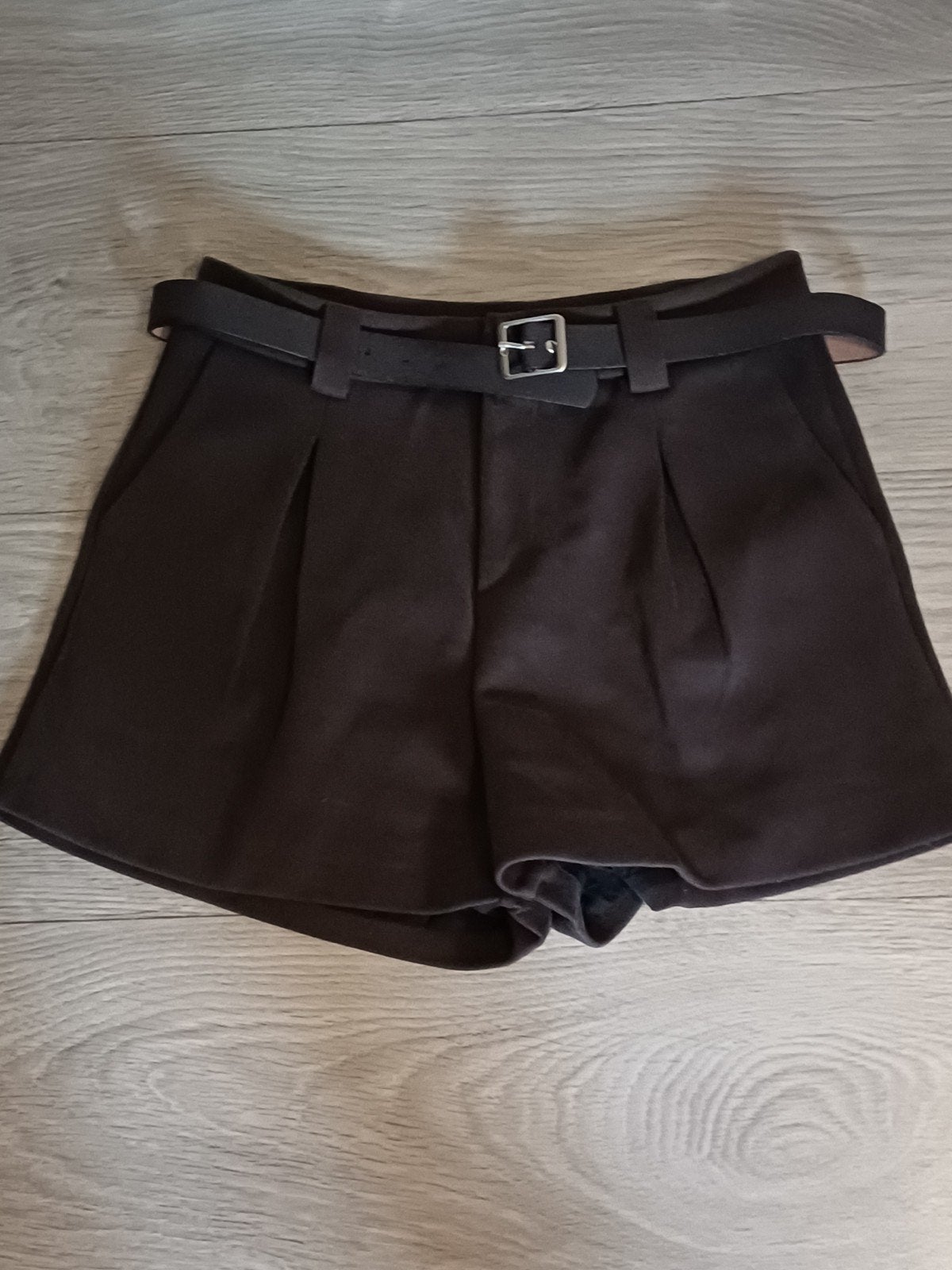 Donkerbruine shorts met riem - Azarja Paris, Ophalen, Azarja Paris, Maat 42/44 (L), Zo goed als nieuw
