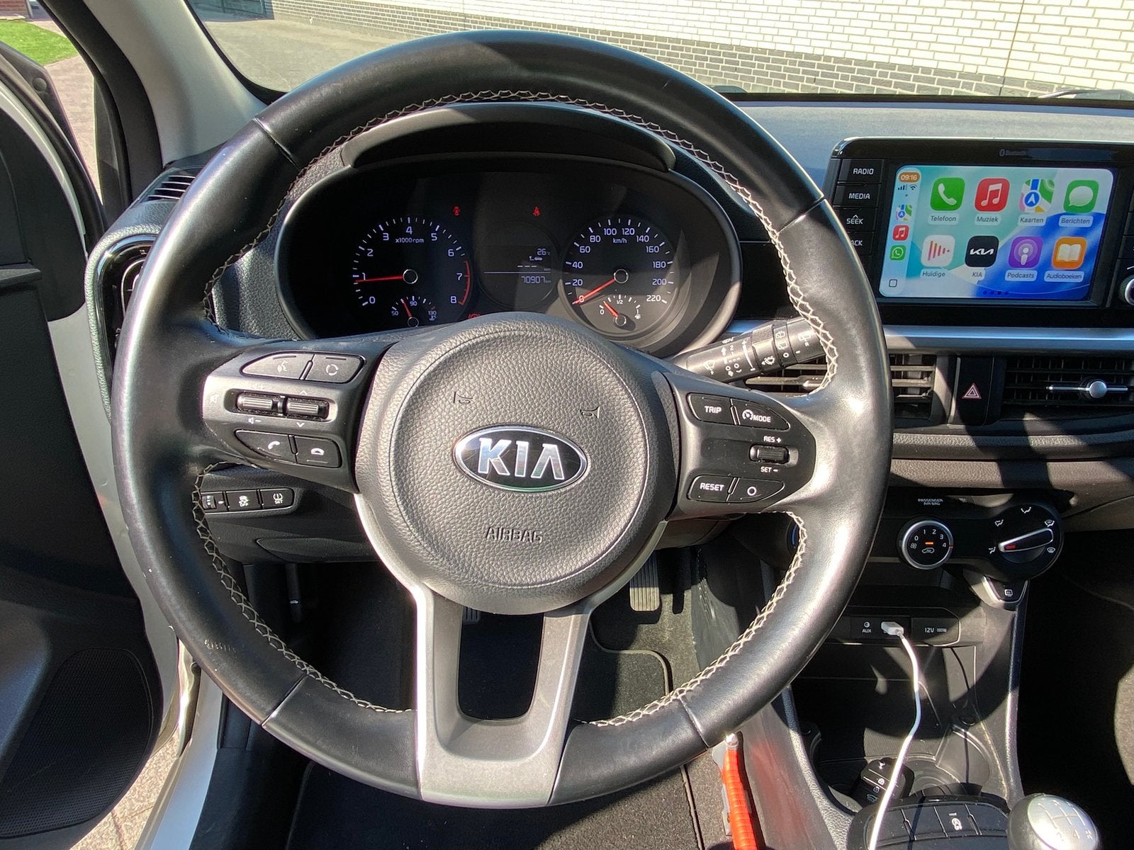 Foto 18 van Kia Picanto 1.0 Carplay Cruise Camera Afn. Trekhaak NAP
