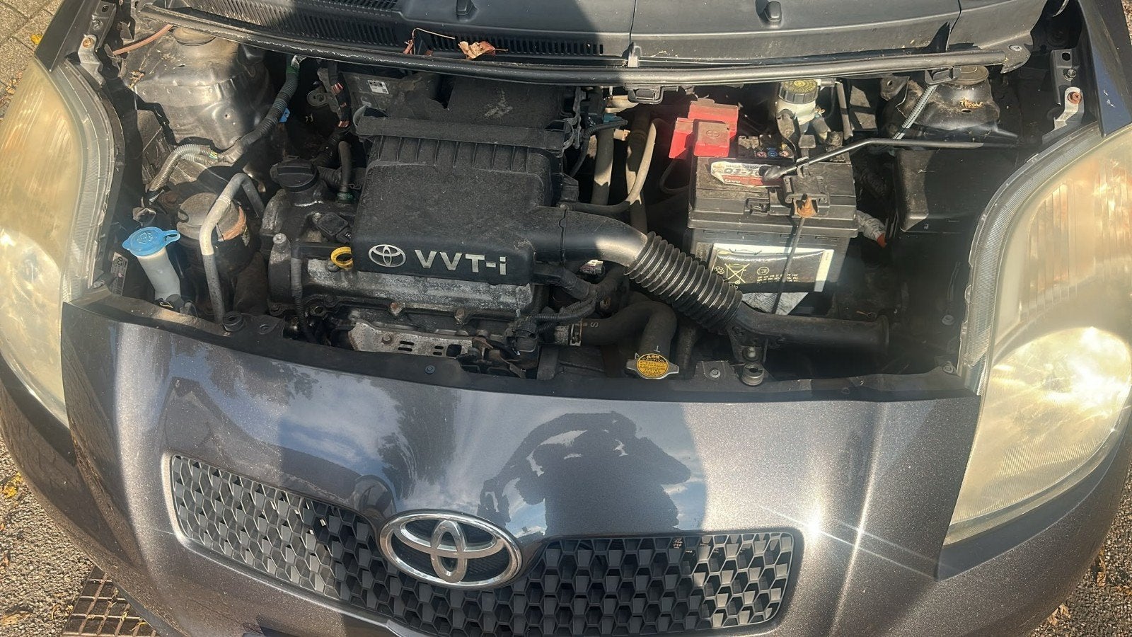 Toyota Yaris 1.3 16V Vvt-i 5DR 2009 Grijs, Auto's, Voorwielaandrijving, 1025 kg, 40 €/maand, 4 cilinders
