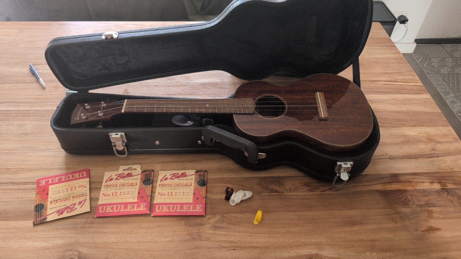 Eastman Tenor Ukulele EU3T met Koffer en Extra Snaren, Ophalen, Zo goed als nieuw, Overige typen, Met koffer