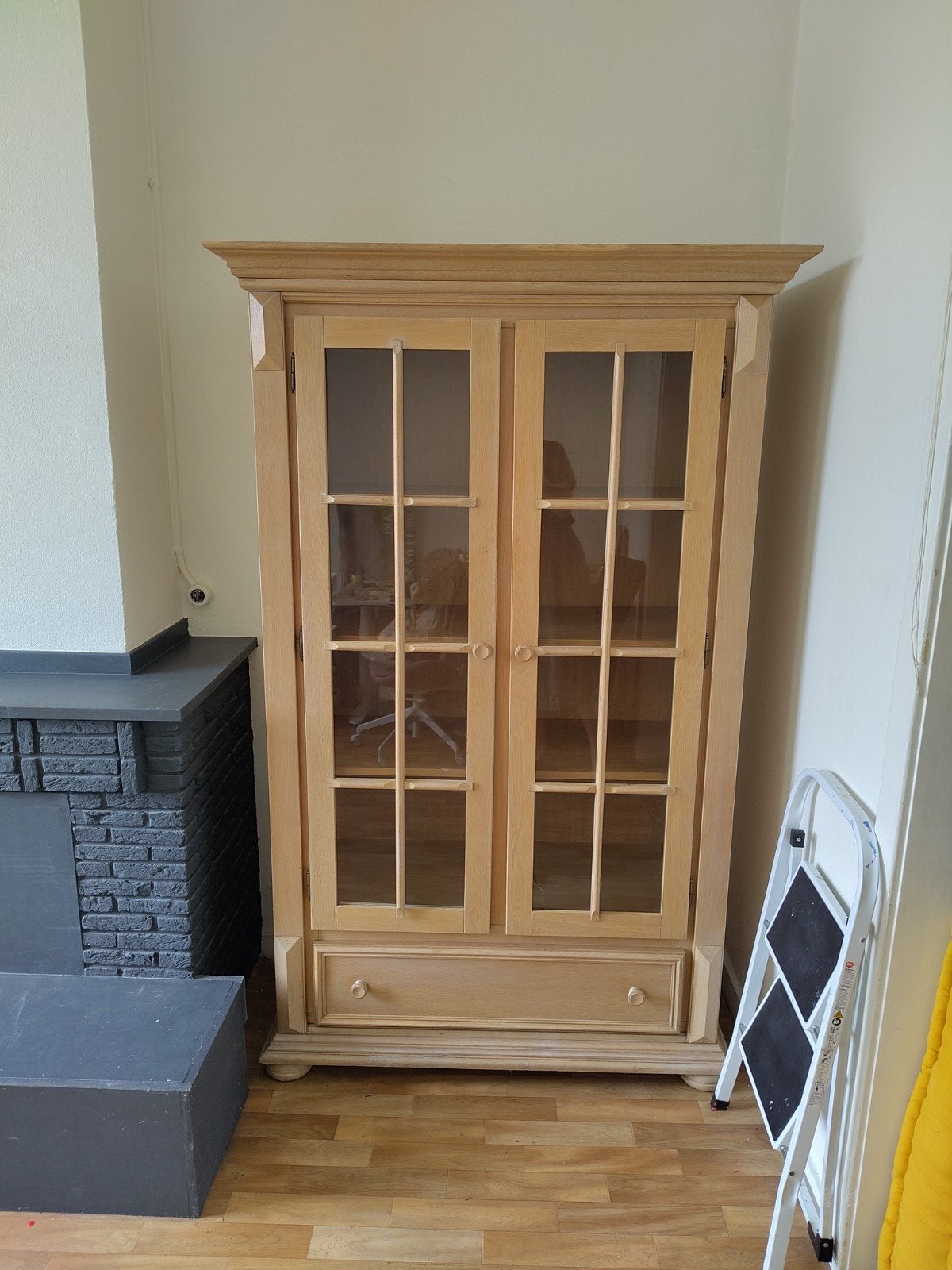 Houten (vitrine)kast, Huis en Inrichting, Kasten | Vitrinekasten, Ophalen, Gebruikt, Glas, 150 tot 200 cm