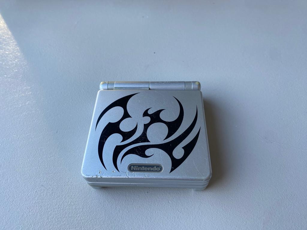 Nintendo GBA SP (Tribal), Spelcomputers en Games, Ophalen of Verzenden, Gebruikt, Game Boy Advance SP