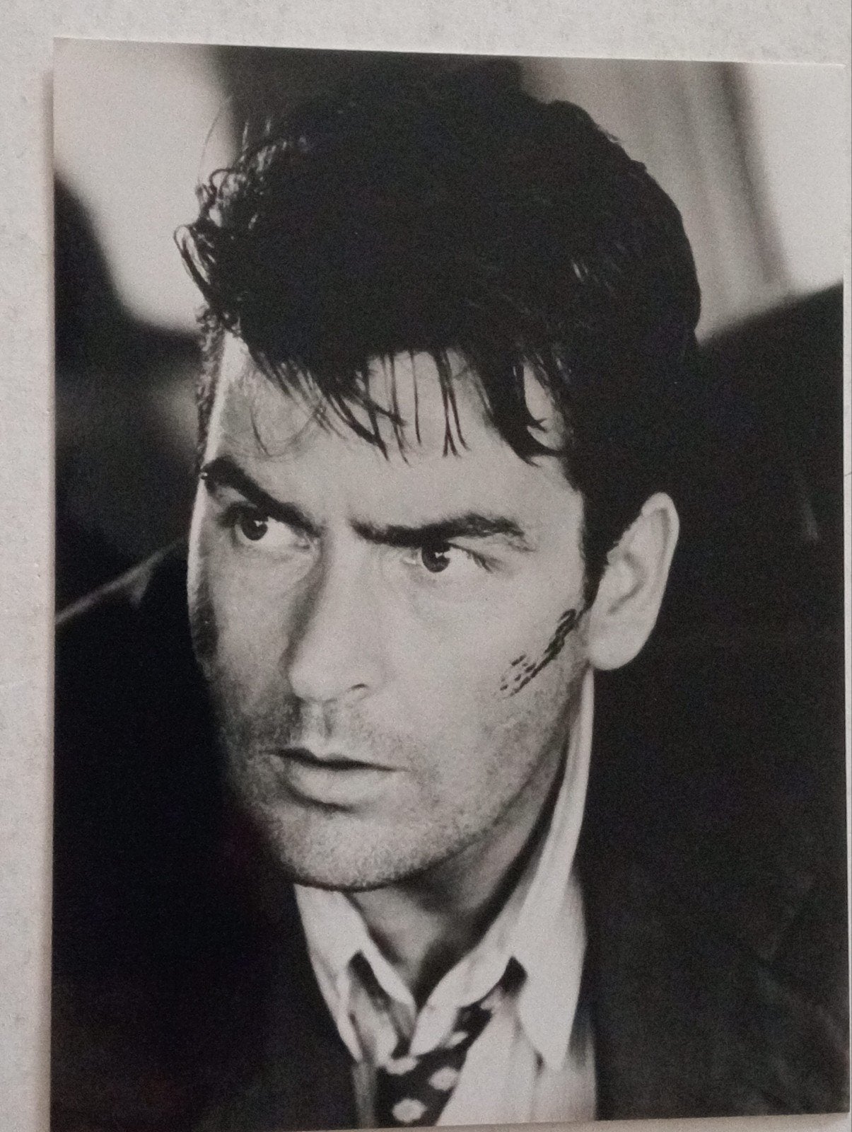Filmfoto Charlie Sheen - The Shadow Conspiracy (18x24 cm), Ophalen of Verzenden, Overige onderwerpen