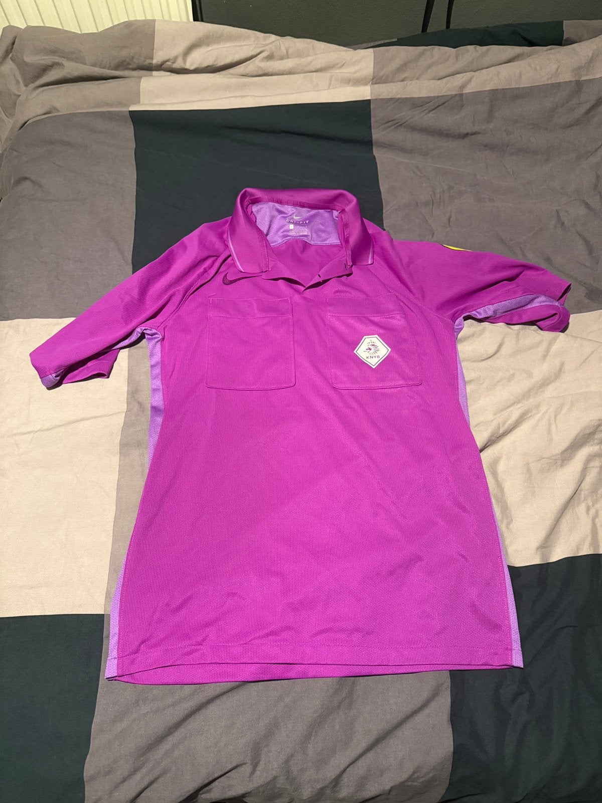 Scheidsrechtersshirt maat L knvb, Maat 52/54 (L), Paars, Ophalen of Verzenden, Zo goed als nieuw