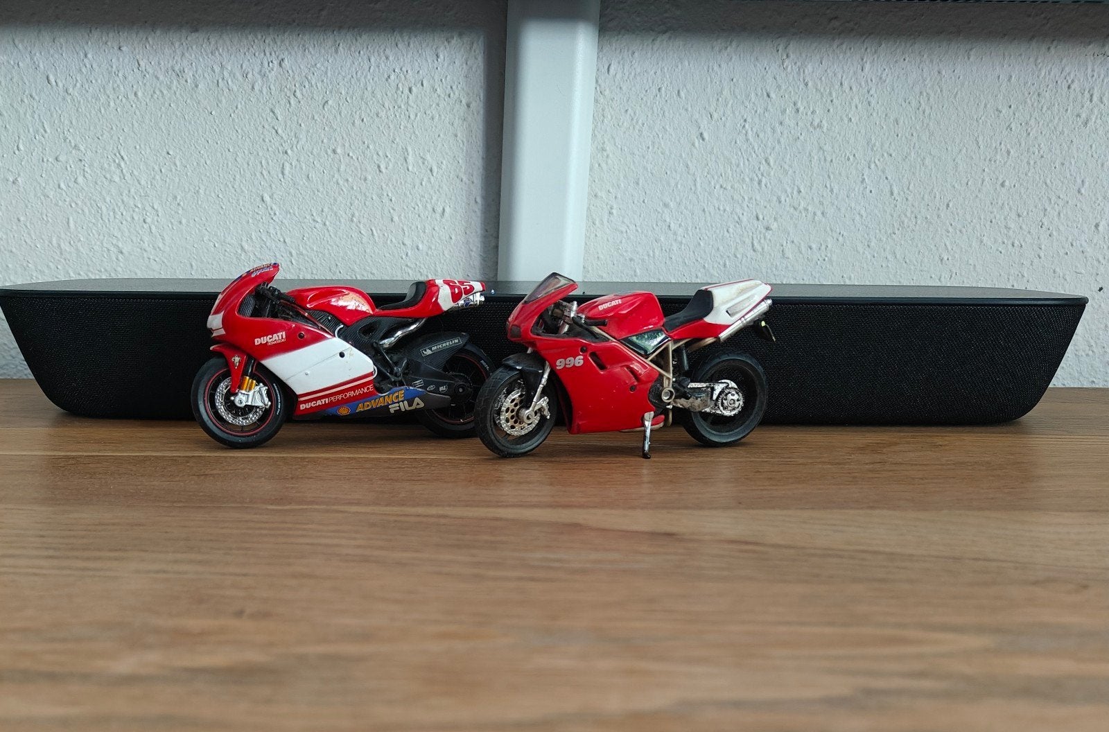 2x Ducati 996 en MotoGP 1:18, Ophalen of Verzenden, Gebruikt, Motor, Overige merken