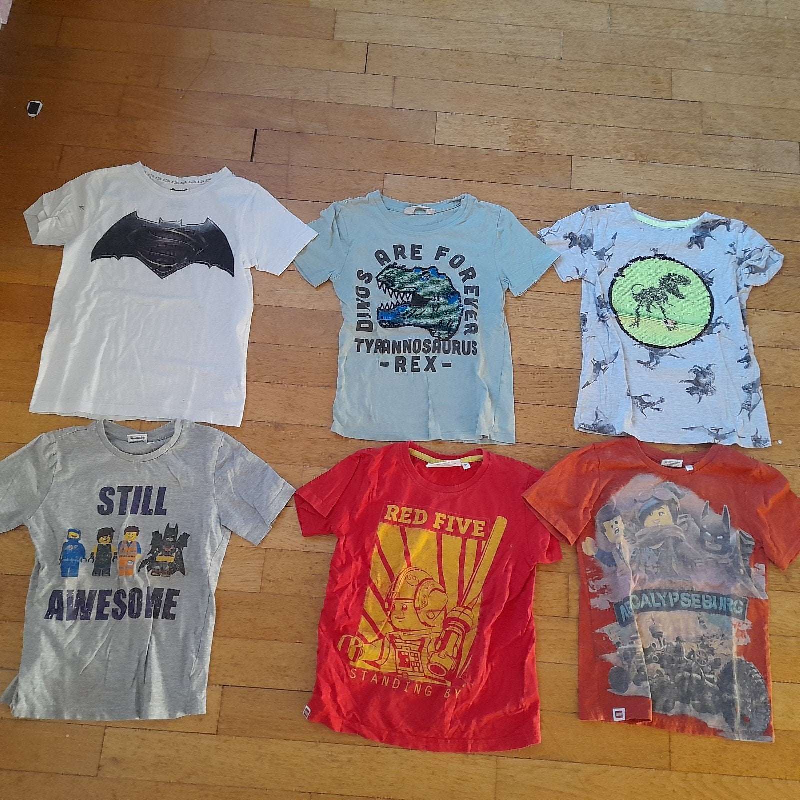 6 Jongens shirts korte mouw maat 128 (Dino, Batman, Lego), Ophalen of Verzenden, Jongen, Shirt of Longsleeve