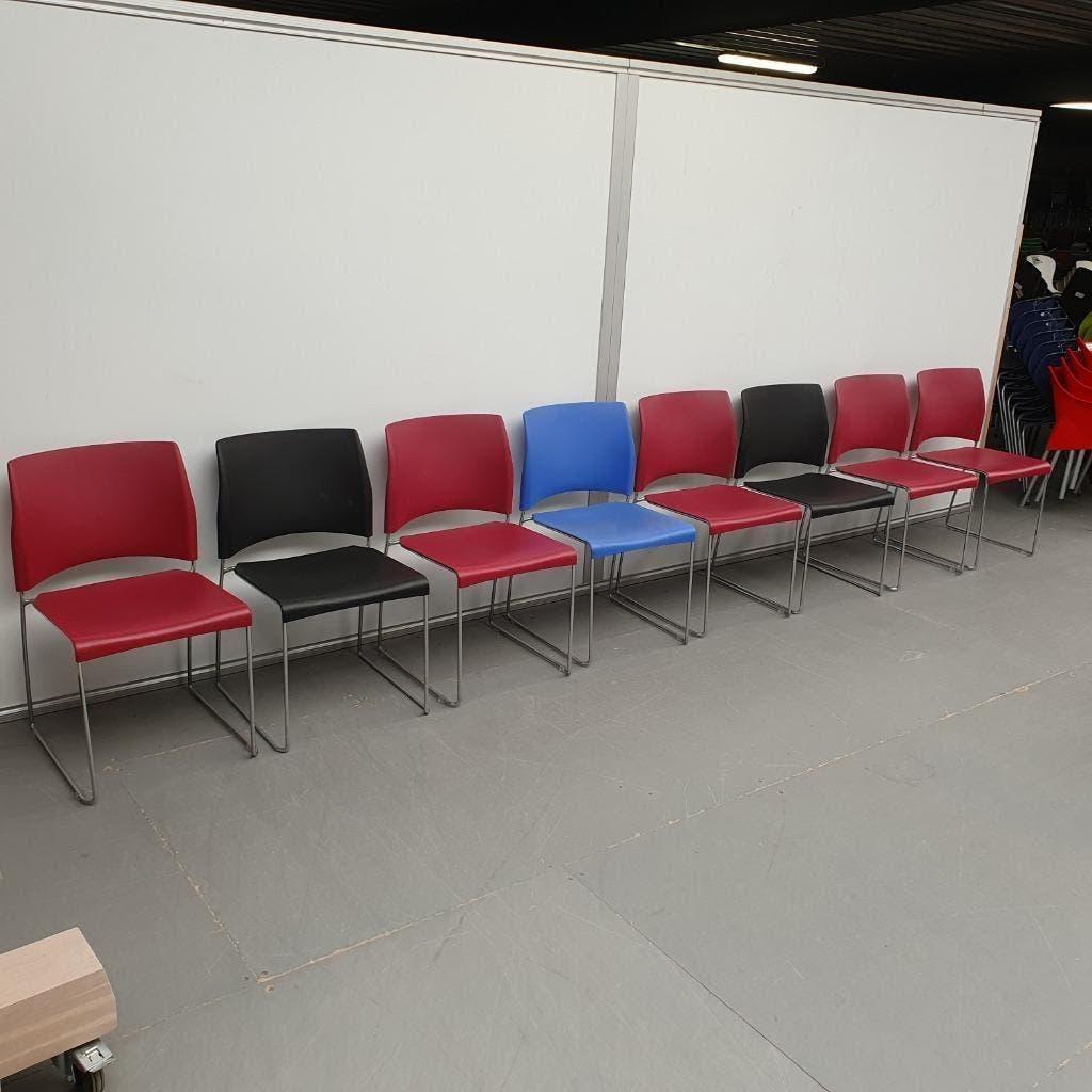 Set 8x Allsteel Nimble kunststof kantinestoelen blauw rood, Ophalen, Gebruikt, Kunststof, Vijf, Zes of meer stoelen